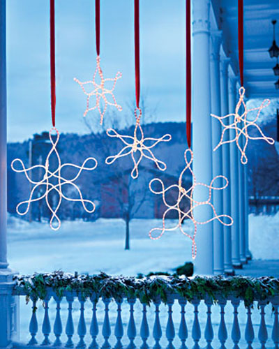 снежинки-гирлянды, подвески на крыльце дома, snowflakes, snow decoration