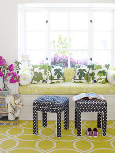 угловой диванчик у окна, встроенная софа, dokor dlya doma