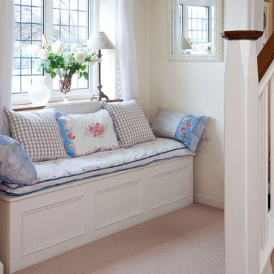 встроенный диван у окна, подоконник, window seat